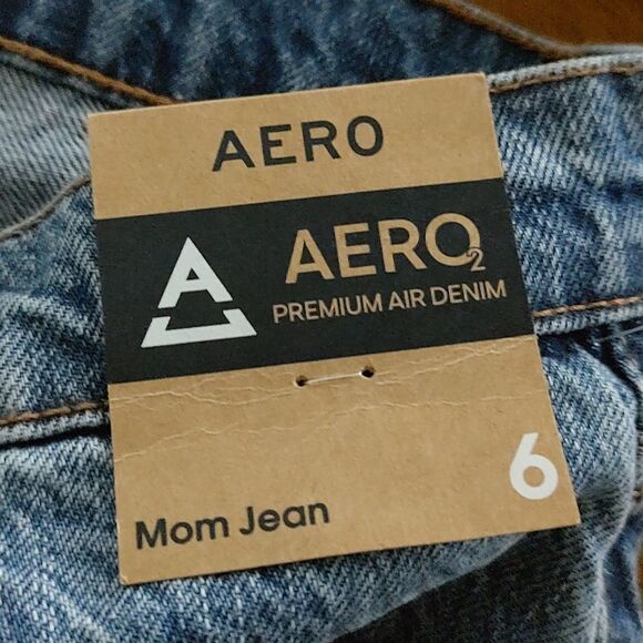Aeropostale Mom Jeans Super Distressed  Sz 6 NWT - Picture 8 of 9